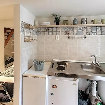 Lägenhet Cute In Center. Capsule Apartment! *