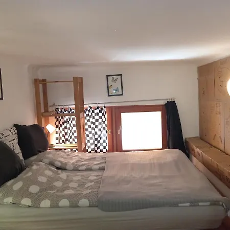 Lägenhet Cute In Center. Capsule Apartment! *